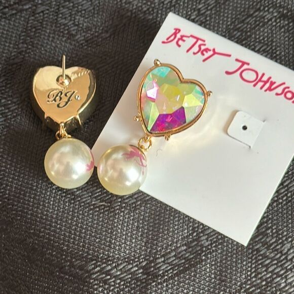Betsey Johnson prismatic heart cupid earrings - Picture 3 of 4